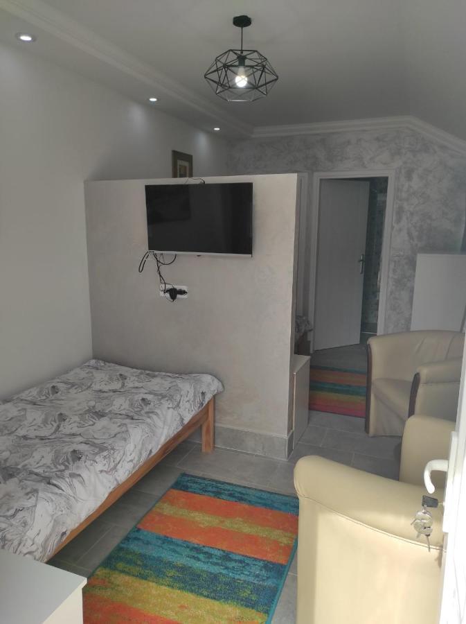 Vila Mila Riverside Apartments Szendrő Kültér fotó