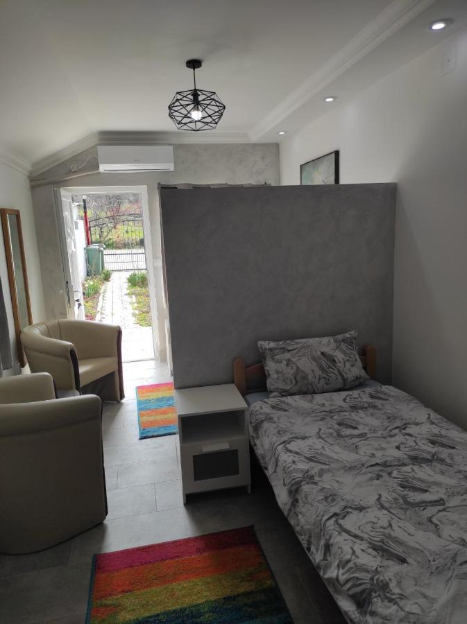 Vila Mila Riverside Apartments Szendrő Kültér fotó