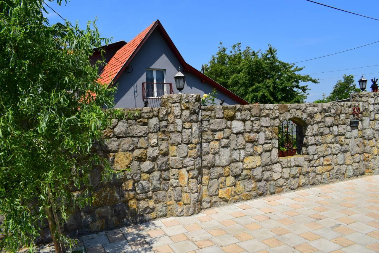 Vila Mila Riverside Apartments Szendrő Kültér fotó