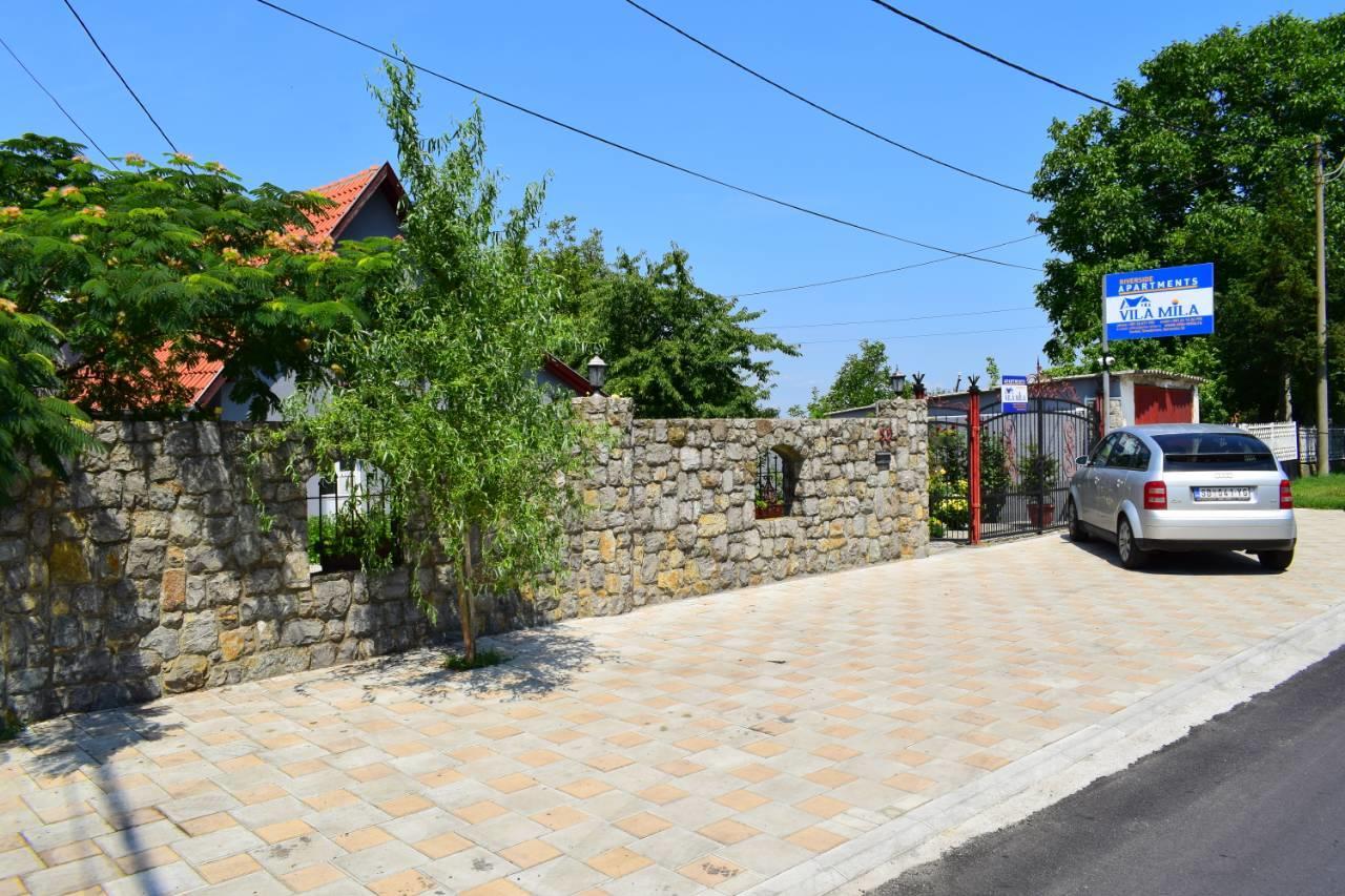 Vila Mila Riverside Apartments Szendrő Kültér fotó