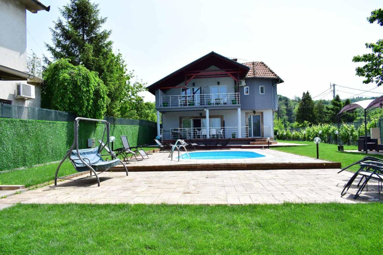 Vila Mila Riverside Apartments Szendrő Kültér fotó